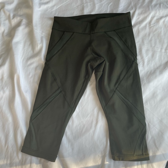 Lululemon Cropped Mesh Olive Green Leggings | Size 6 (Size Dot) - Picture 3 of 8